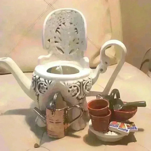 Vintage Porcelain Tea Pot - Picture 1 of 7